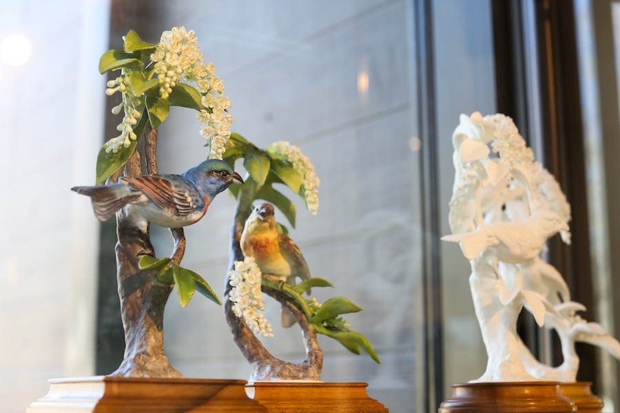 A sculpture of birds made out of porcelain